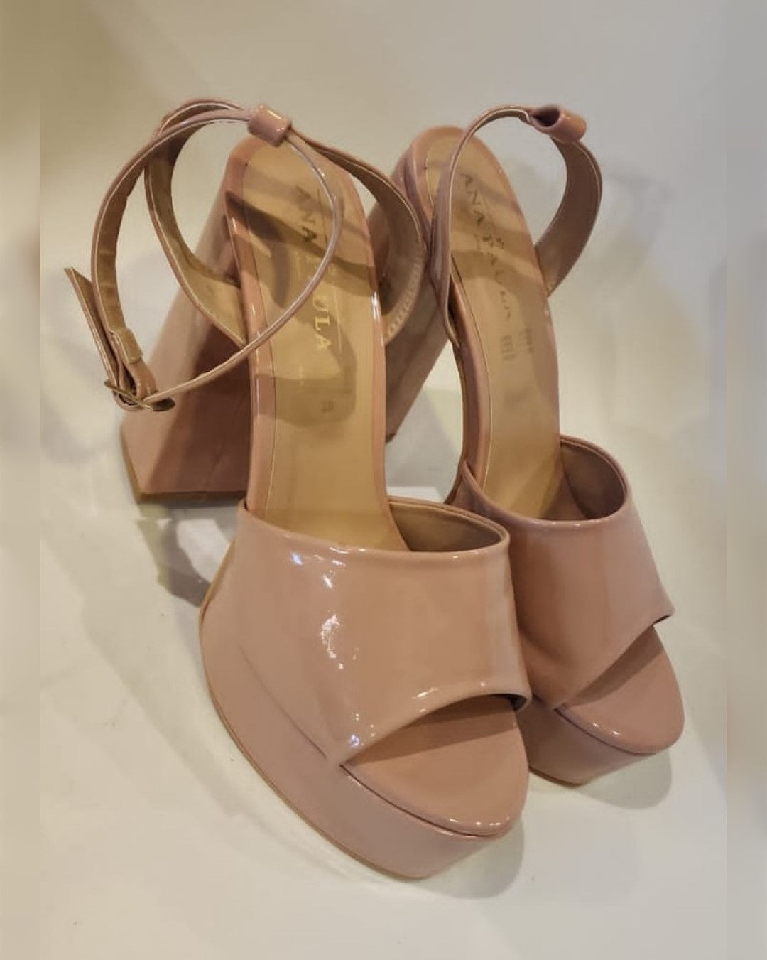 ZAPATILLAS DE PLATAFORMA DE CHAROL NUDE