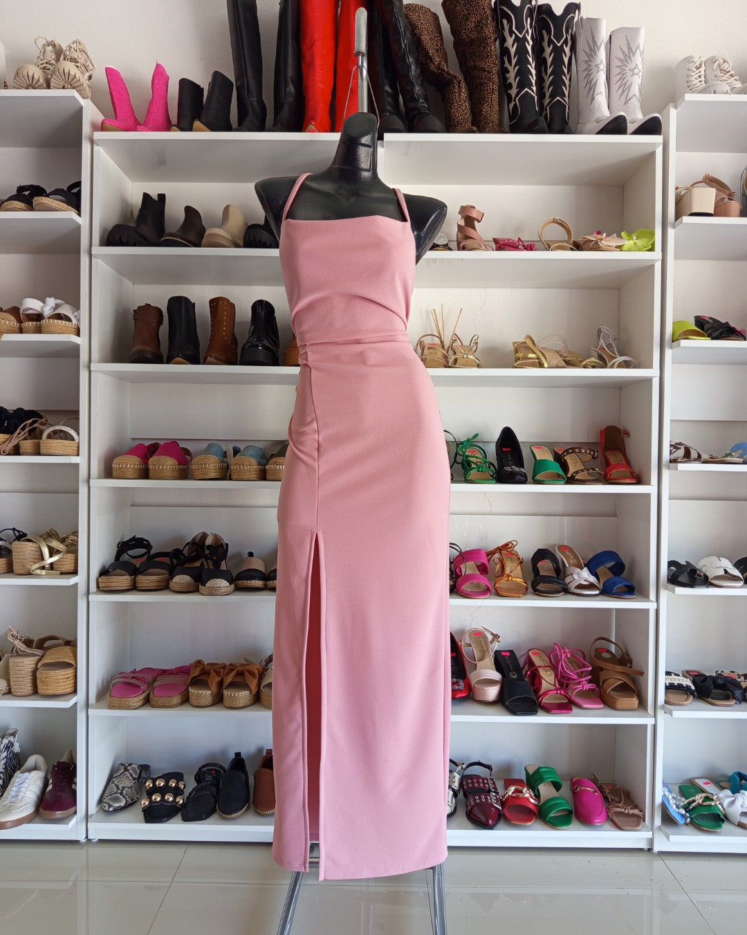 S0203 VESTIDO ROSA PALO, LARGO, FALDA RECTA, CON ABIERTA, TIRAS CRUZADAS EN LA ESPALDA