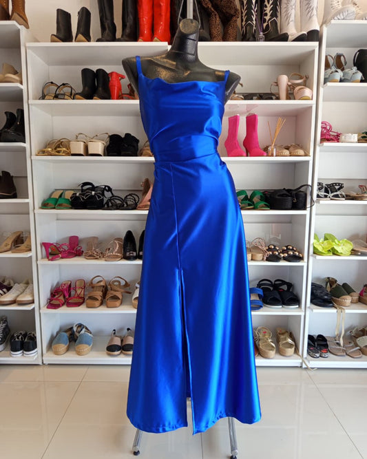 VESTIDO AZUL REY, CON FALDA LÍNEA A Y ABIERTA EN LA PIERNA