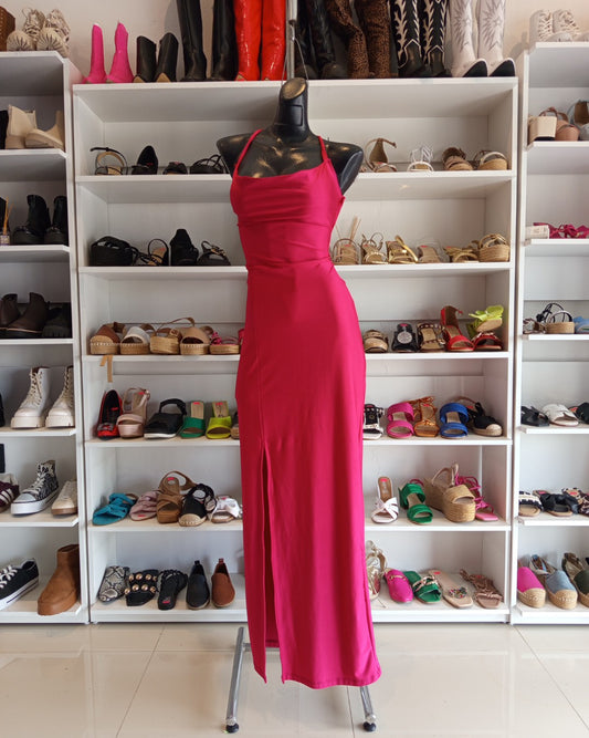 S0120 VESTIDO LARGO ROSA CON TIRAS CRUZADAS EN LA ESPALDA Y FALDA LINEAL CON ABIERTA
