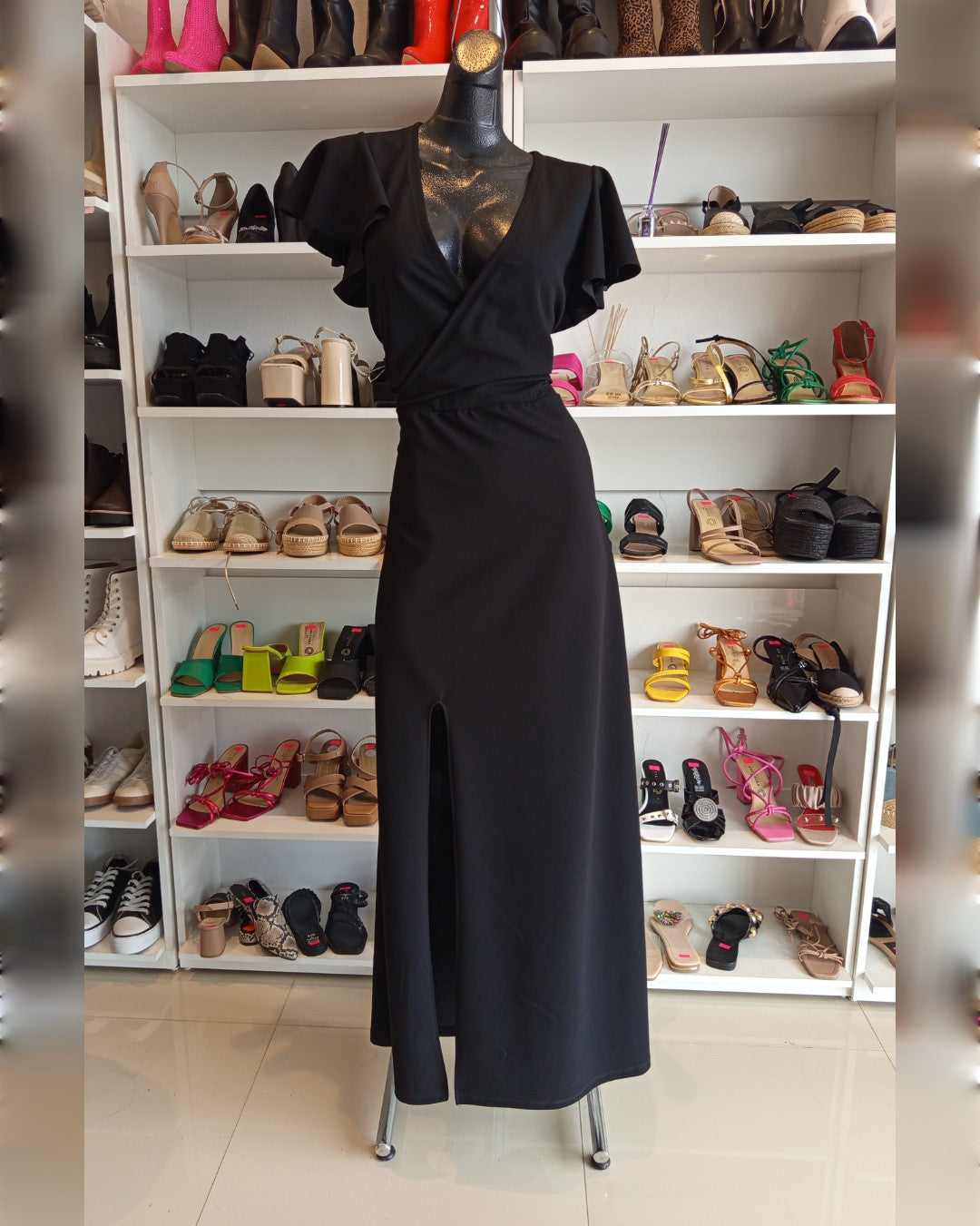 VESTIDO NEGRO CON MANGAS MARIPOSA