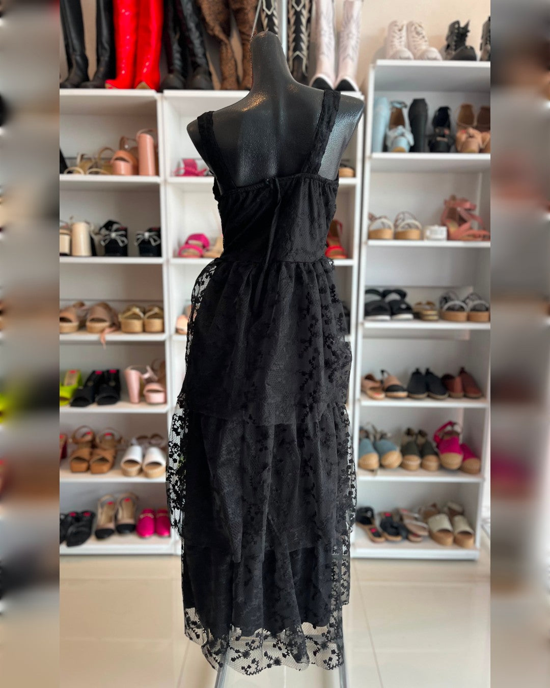 VESTIDO NEGRO DE TULL BORDADO