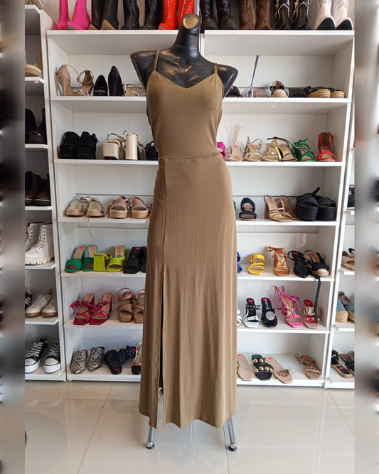 VESTIDO LARGO COLOR VERDE SECO, CON CINTILLAS AJUSTABLES TIPO CORSET