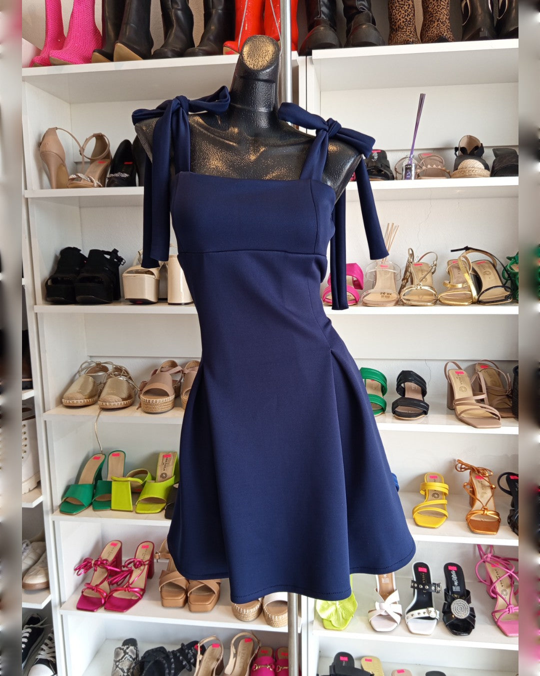 VESTIDO CORTO AZUL MARINO CON TIRANTES DE MOÑO