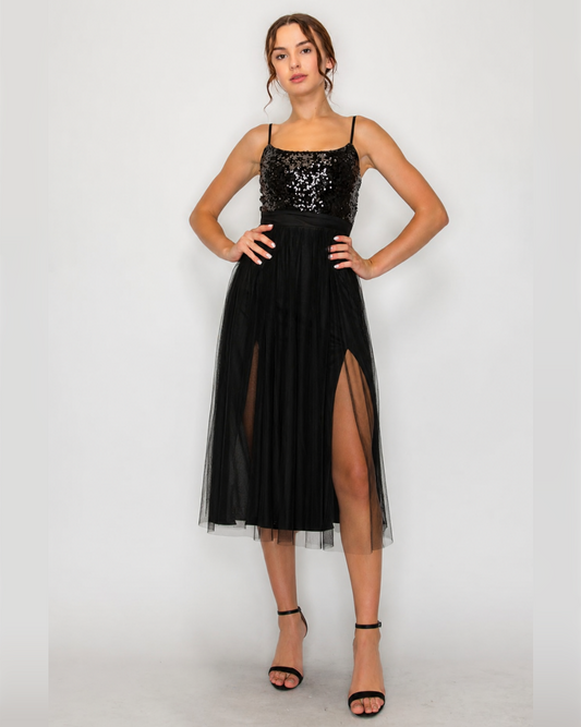 VESTIDO NEGRO CON TULL Y LENTEJUELAS, MIDI,  DE TIRANTES AJUSTABLES