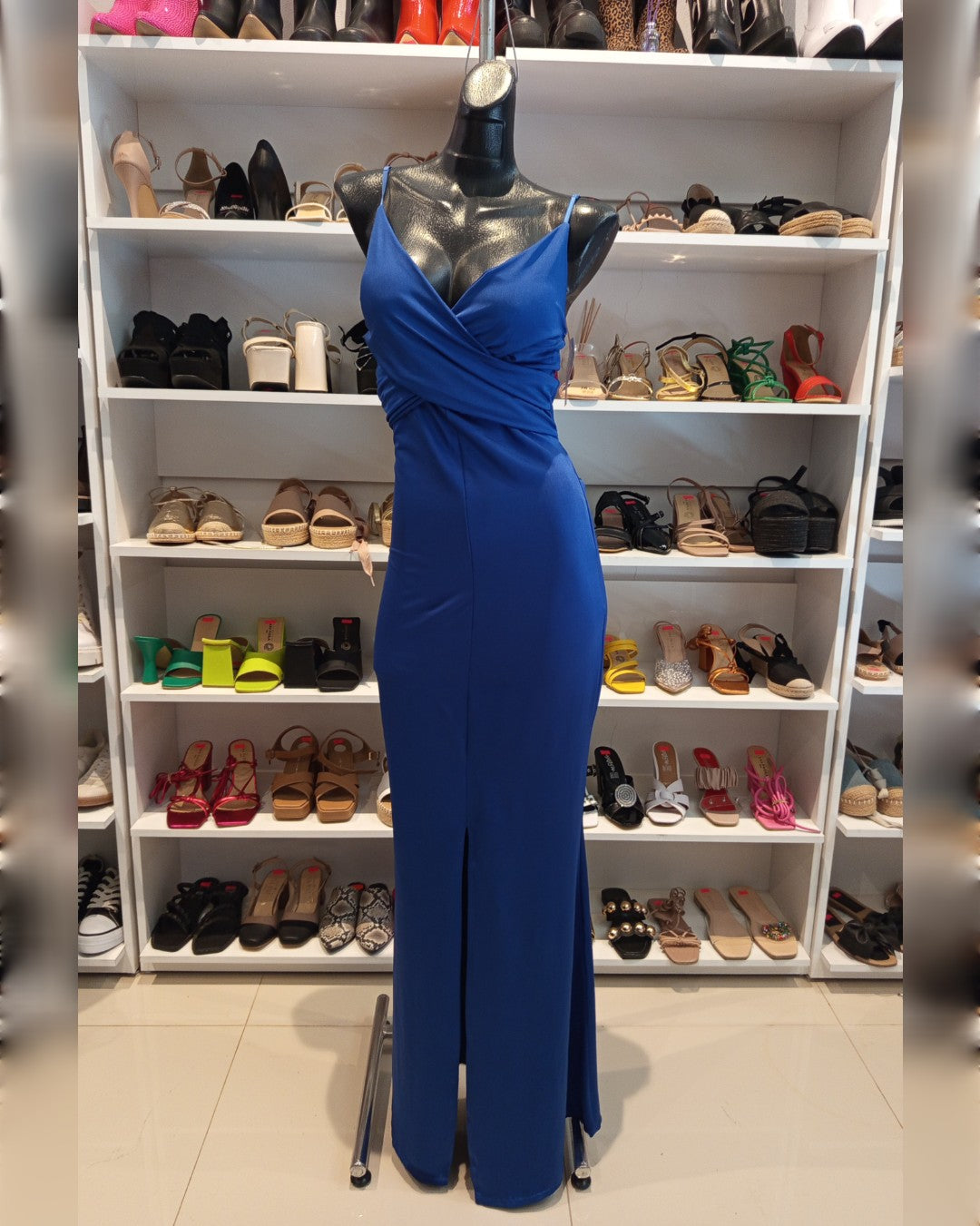 VESTIDO AZUL REY ESCOTE CRUZADO CON ABIERTA CENTRAL