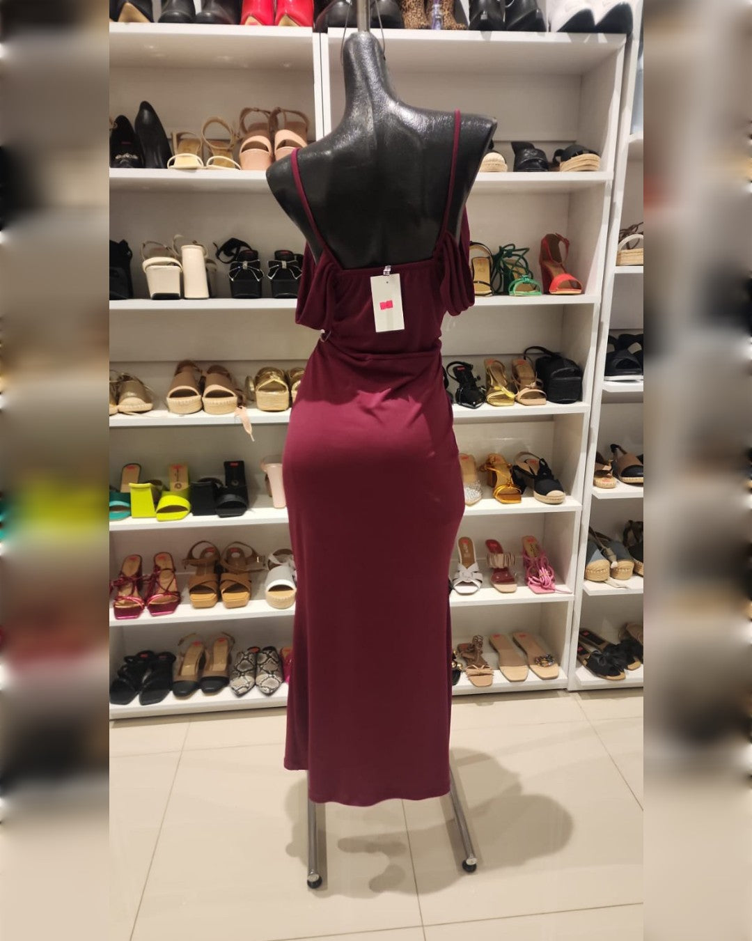 S0062 VESTIDO TINTO LARGO DE TIRANTES, CON MANGAS CAÍDAS