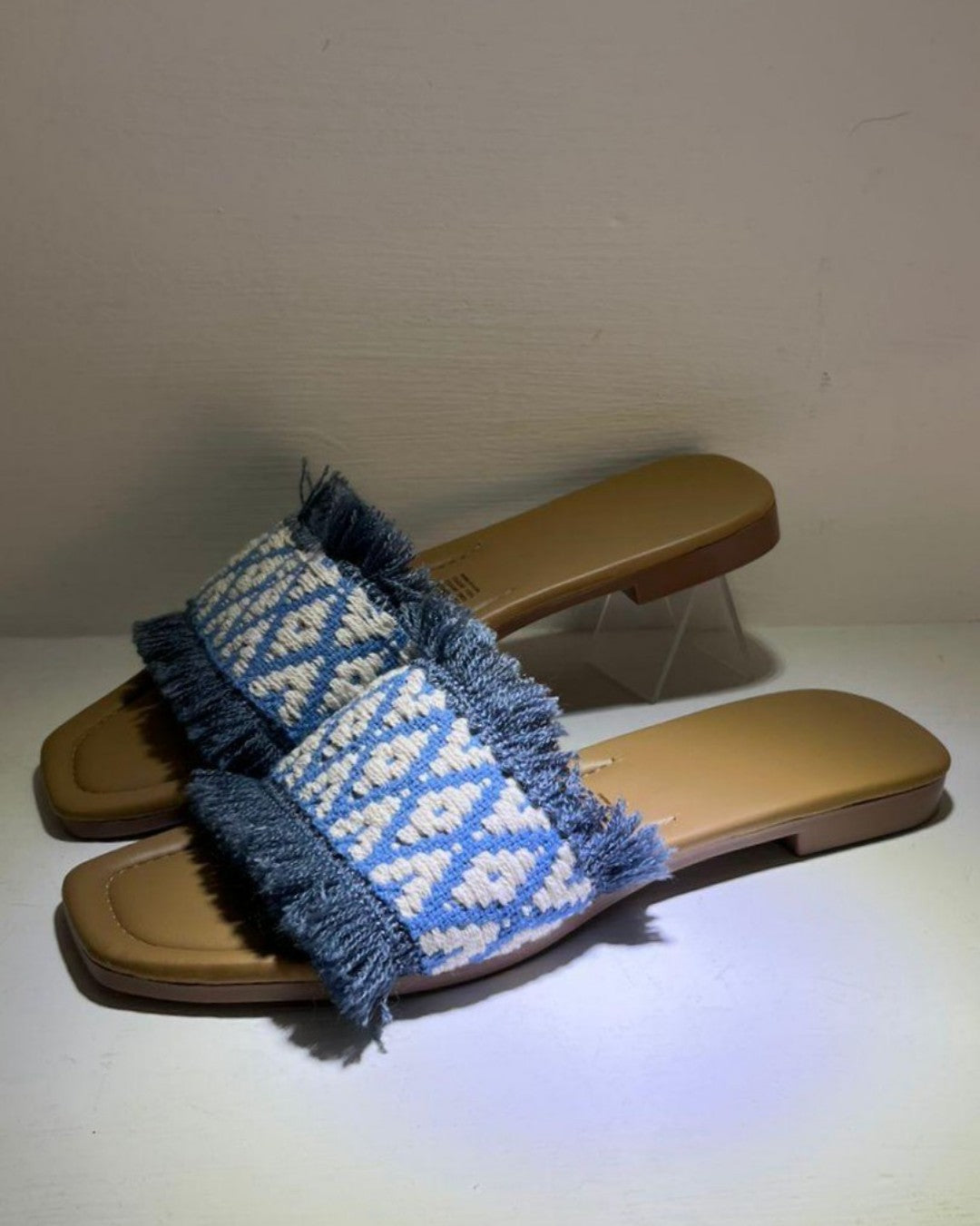 SAN-5030 SANDALIAS DE PISO, TEJIDAS, AZUL CON BLANCO, MODELO YULIANA