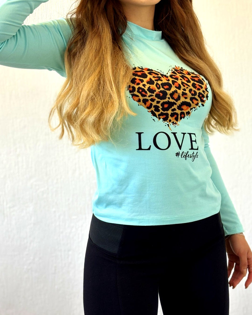 S0247 PLAYERA MANGA LARGA ESTAMPADA, COLOR AQUA.