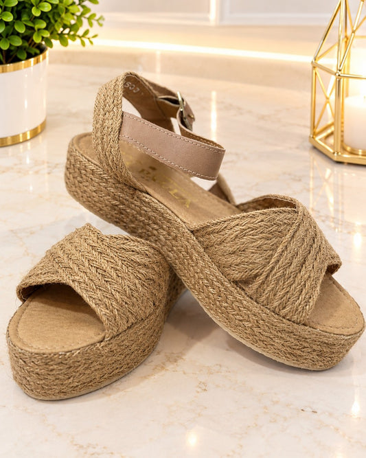 PLATAFORMAS DE YUTE CON CHINELAS CRUZADAS Y PULSERA