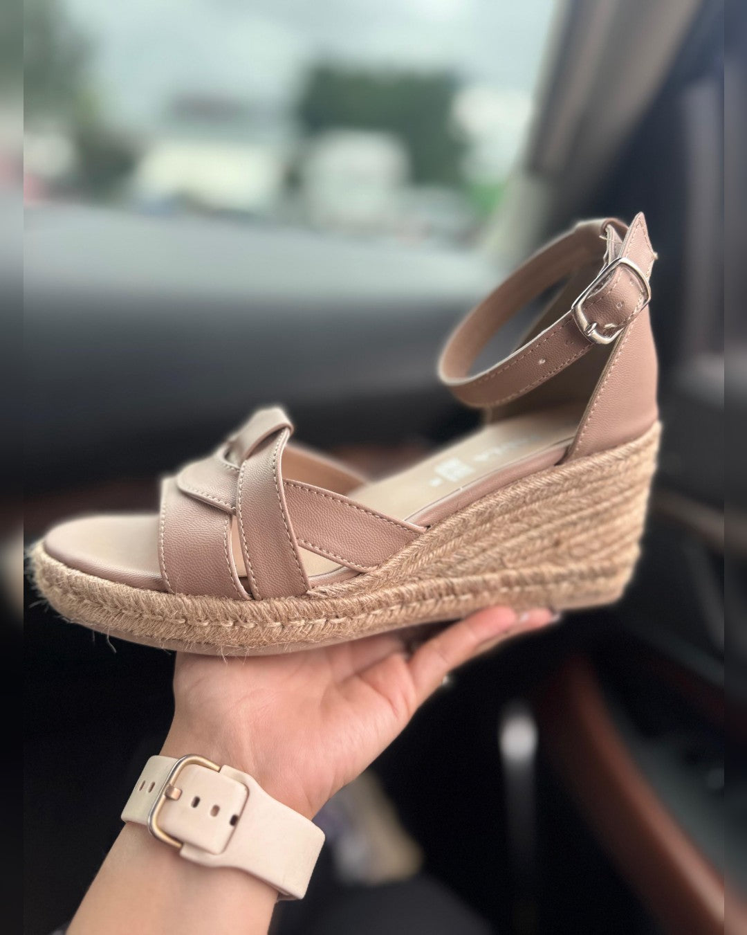 PLA-2151 PLATAFORMAS DE YUTE EN COLOR NUDE CON PULSERA