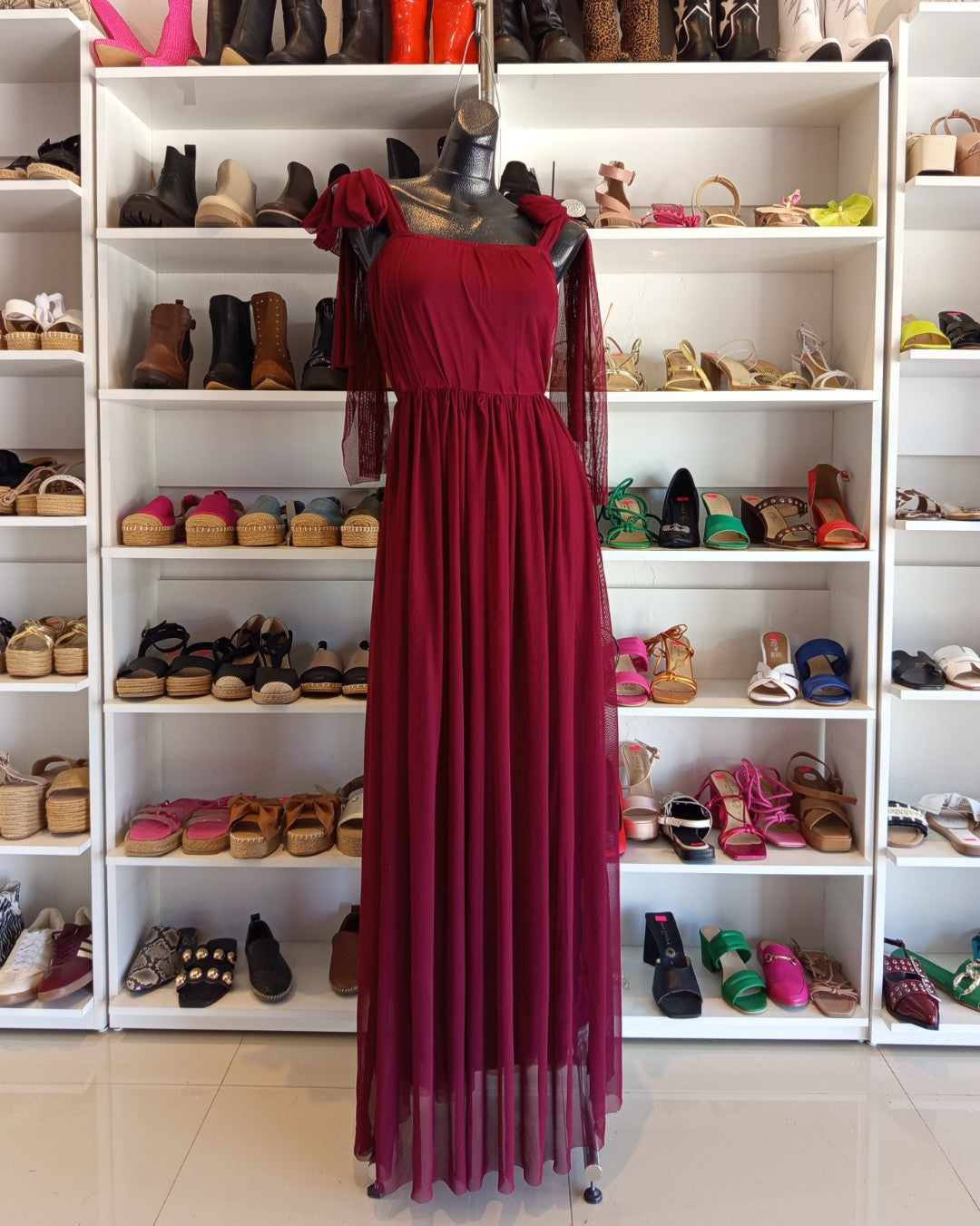 S0204 VESTIDO TINTO LARGO, DE TULL CON TIRANTES DE MOÑO
