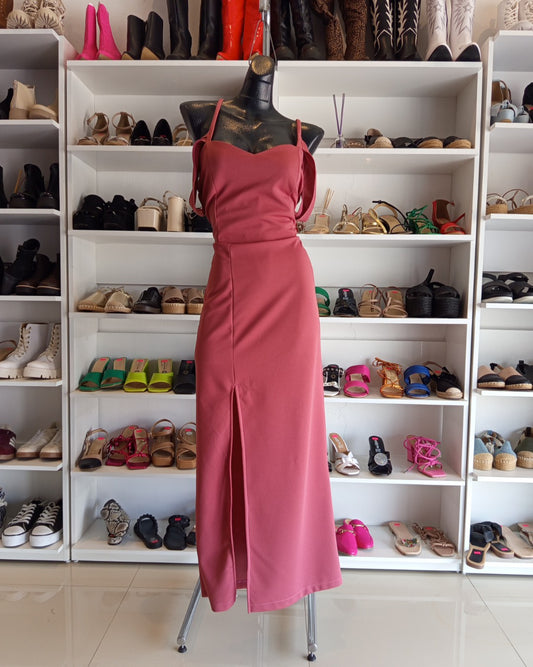 S0032 VESTIDO ROSA LARGO, CON ABIERTA EN LA PIERNA, CINTILLAS TIPO CORSET Y MANGAS CAIDAS