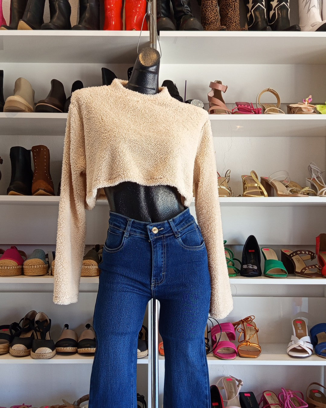 S0212 SUÉTER CROP, ESTILO BORREGO, COLOR BEIGE