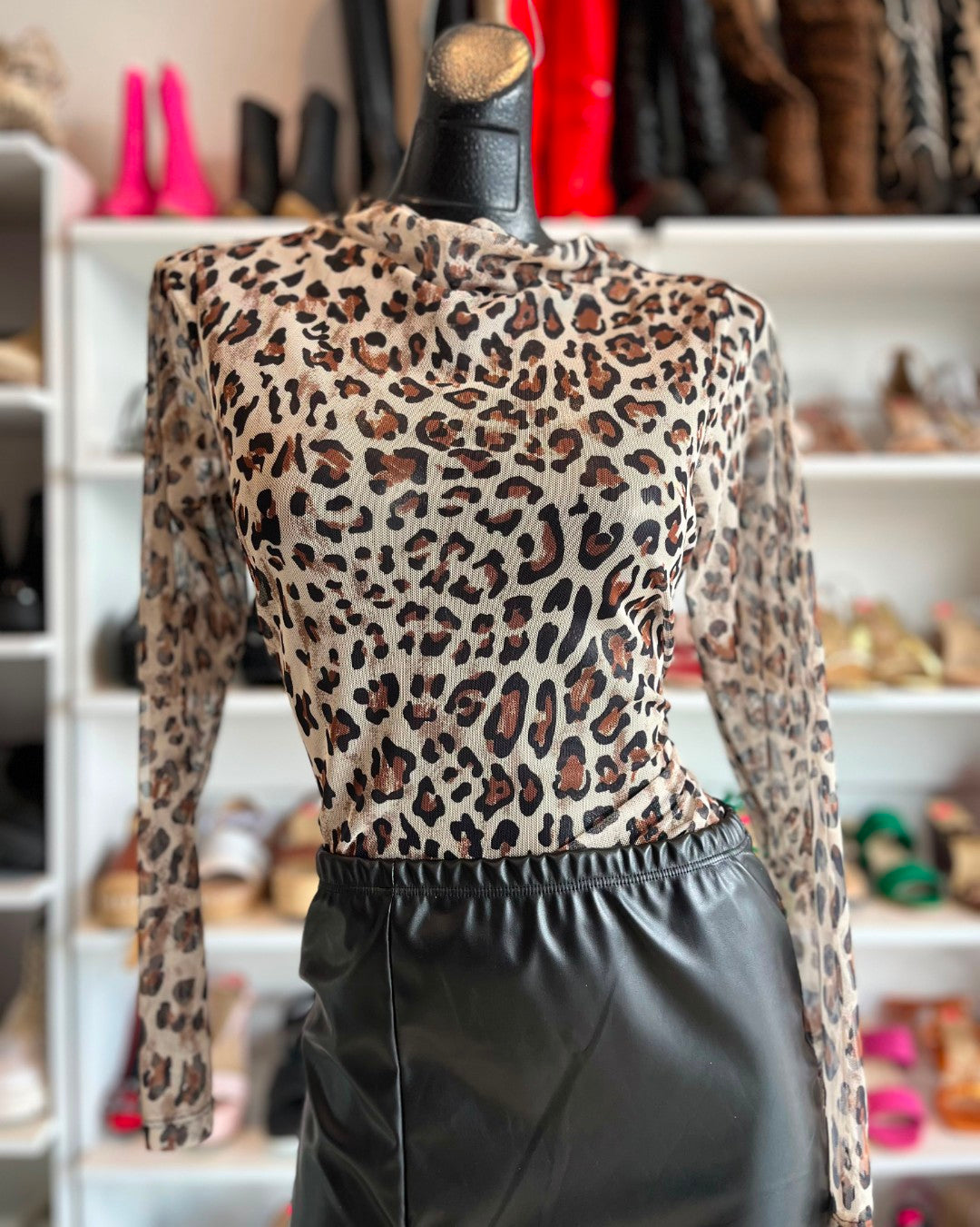 BLUSA DE LICRA MECH TRANSPARENTE DE ANIMAL PRINT, MANGA LARGA