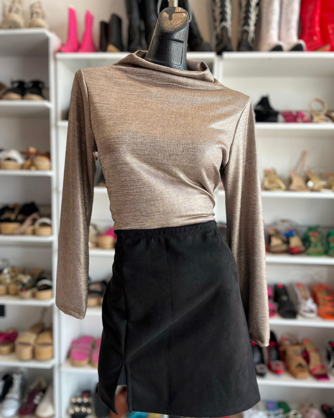S0233 BLUSA DE MANGA LARGA CUELLO ALTO