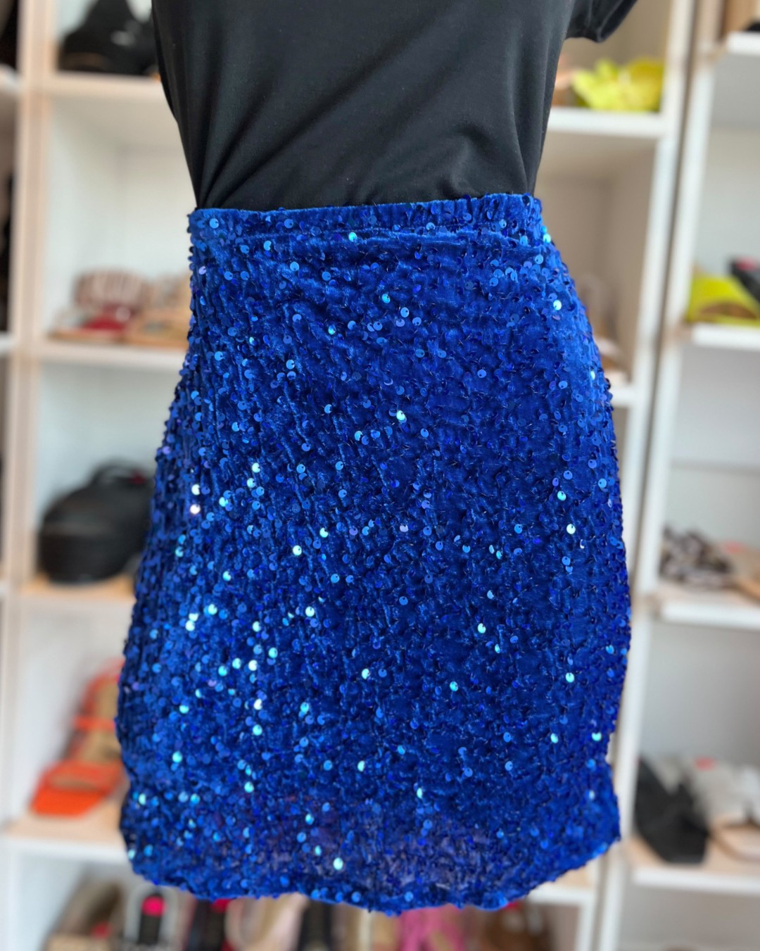 S0128 FALDA DE LENTEJUELAS AZUL REY CON FONDO DE TERCIOPELO STRETCH