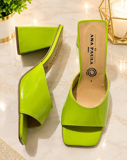 ZAPATILLAS VERDED DE TACÓN TRIANGULAR