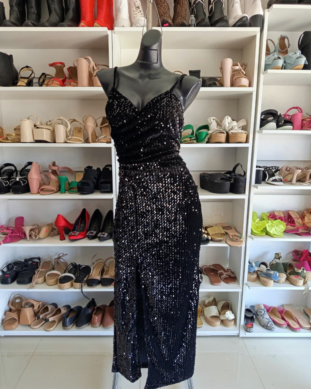 VESTIDO NEGRO DE TERCIOPELO CON LENTEJUELAS