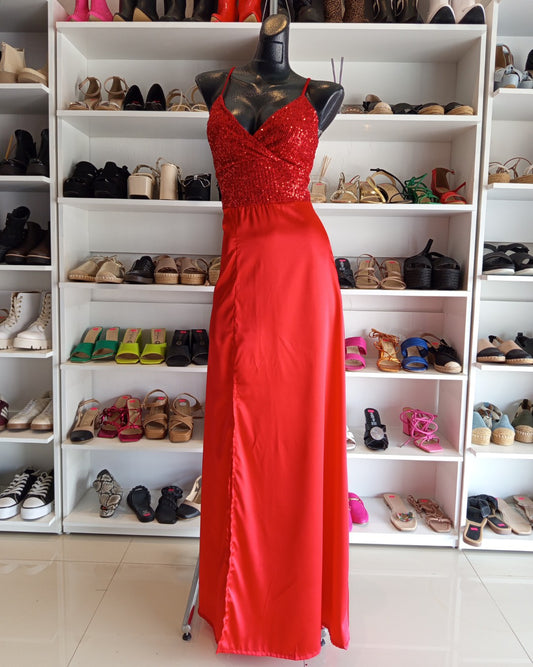 S0035 VESTIDO ROJO, LARGO, CON LENTEJUELAS EN EL PETO
