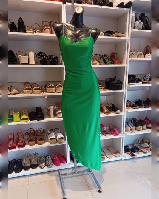 VESTIDO VERDE LIMÓN, DE TIRANTES, CON FALDA ASIMÉTRICA