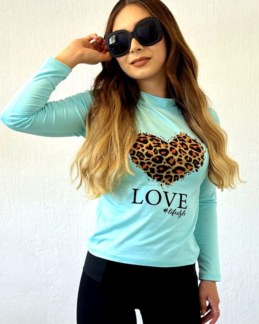 S0247 PLAYERA MANGA LARGA ESTAMPADA, COLOR AQUA.