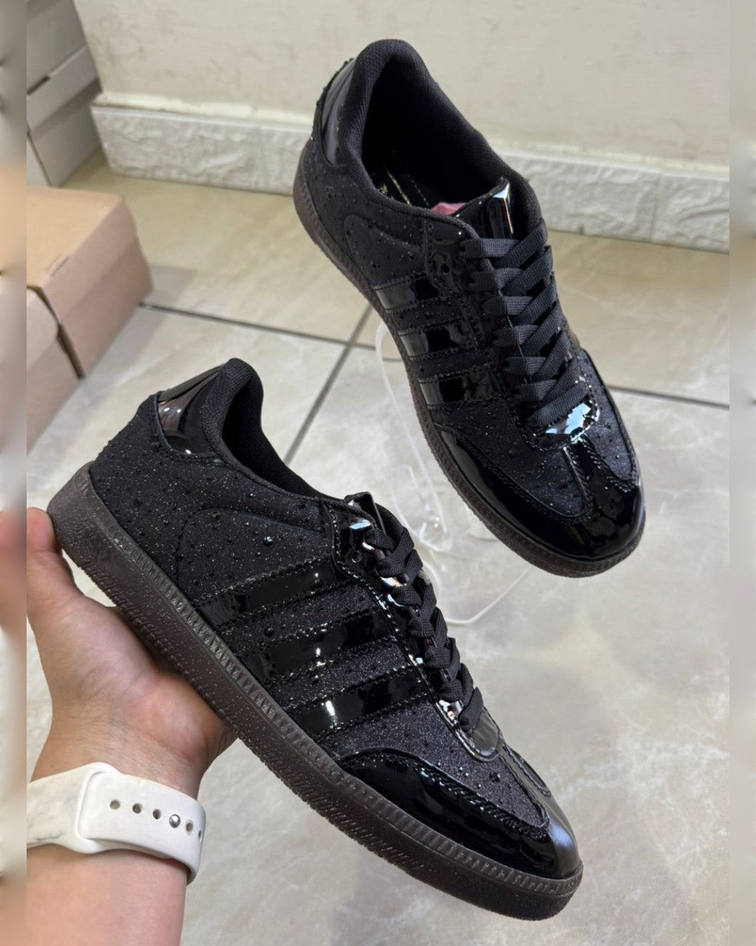 TEN-3015 TENIS NEGROS CON BRILLOS