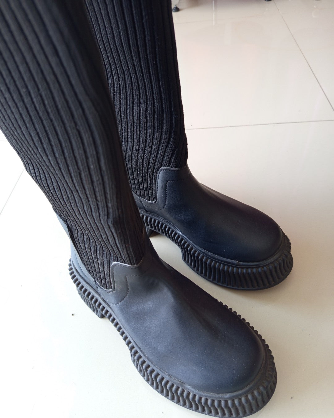 BO-2230 BOTAS NEGRAS LARGAS CON CARDIGAN