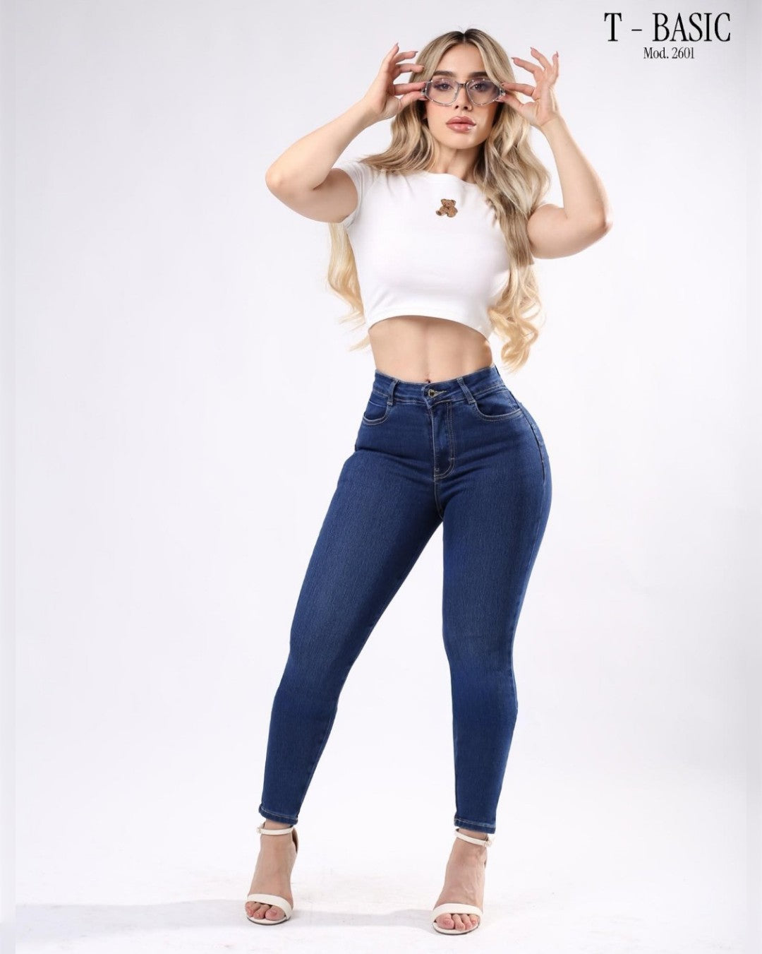 T-BASIC 2601 PANTALÓN DE MEZCLILLA, LEVANTA POMPIS, DE UN SOLO BOTÓN, CON BOLSAS, CORTE SKINNY.
