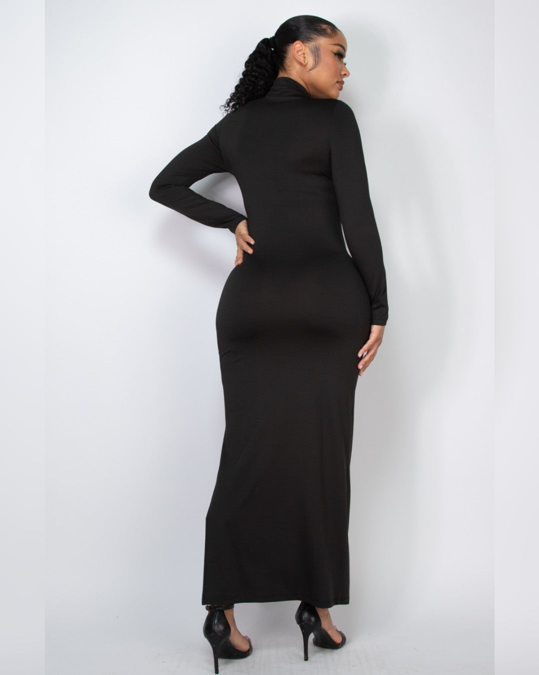 BD05689 VESTIDO NEGRO LARGO CON MANGA LARGA