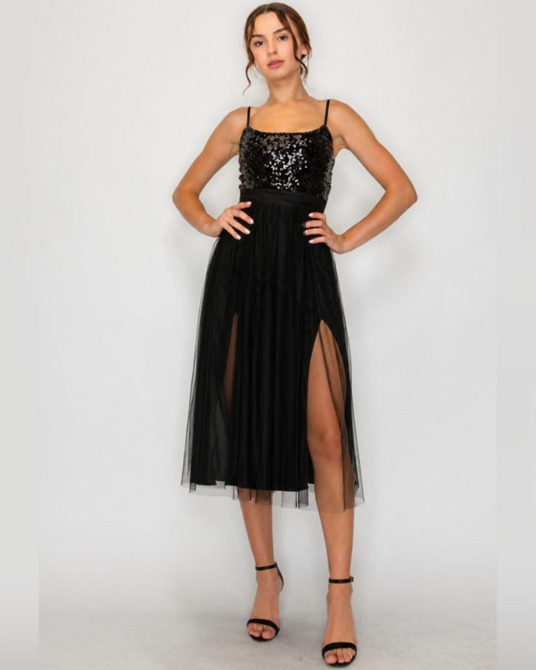 BD05977 VESTIDO NEGRO CON TULL Y LENTEJUELAS, MIDI,  DE TIRANTES AJUSTABLES