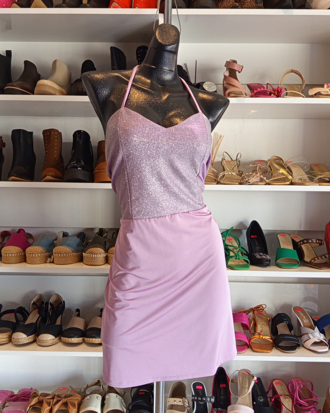 S0142 VESTIDO LILA CORTO, CON GLITTER EN EL PETO