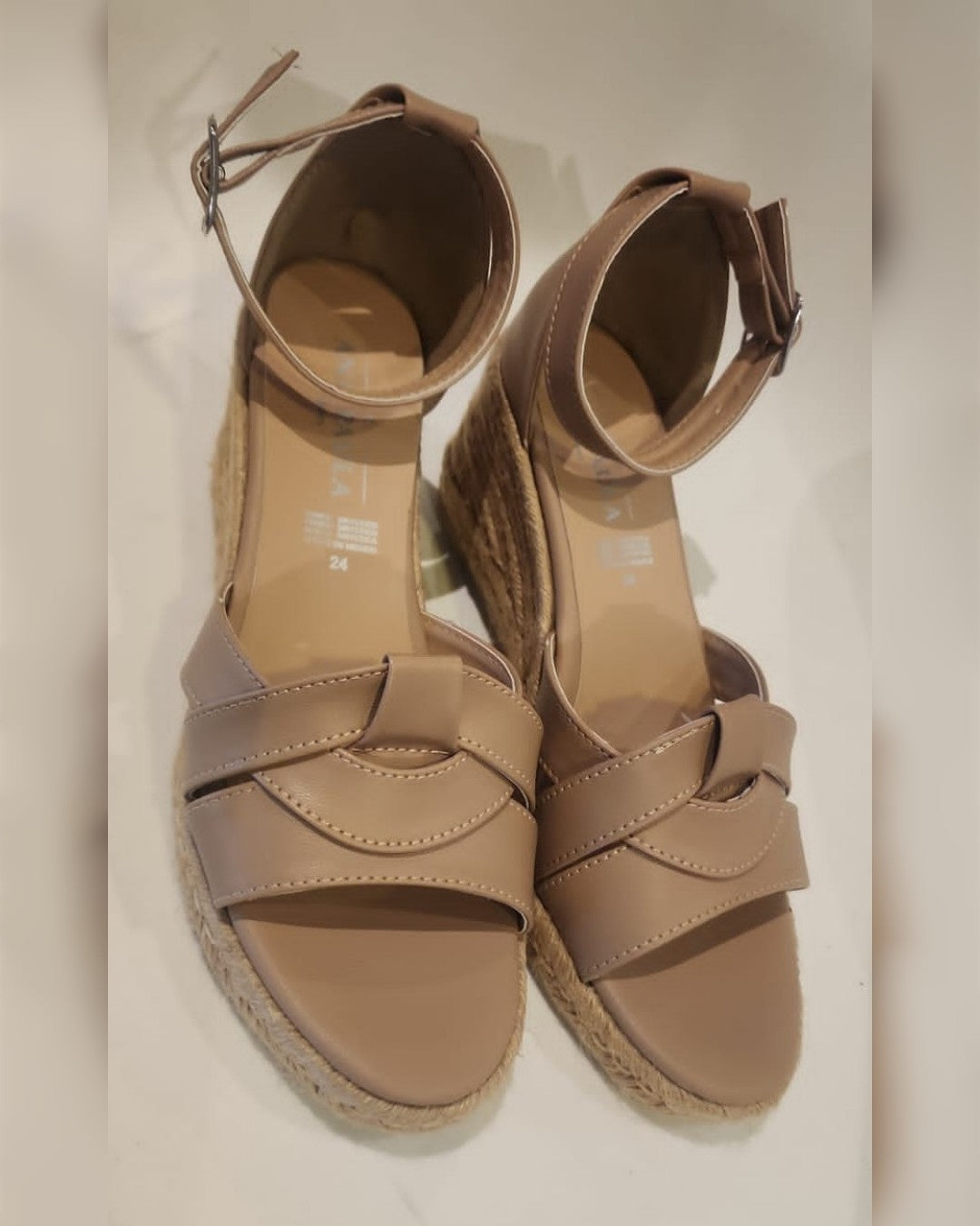 PLATAFORMAS DE YUTE EN COLOR NUDE CON PULSERA