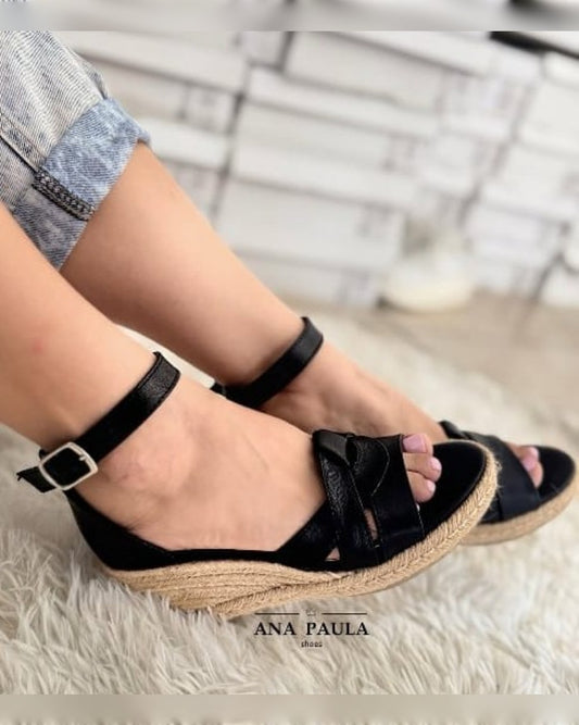 PLATAFORMAS DE YUTE EN COLOR NEGRO CON PULSERA