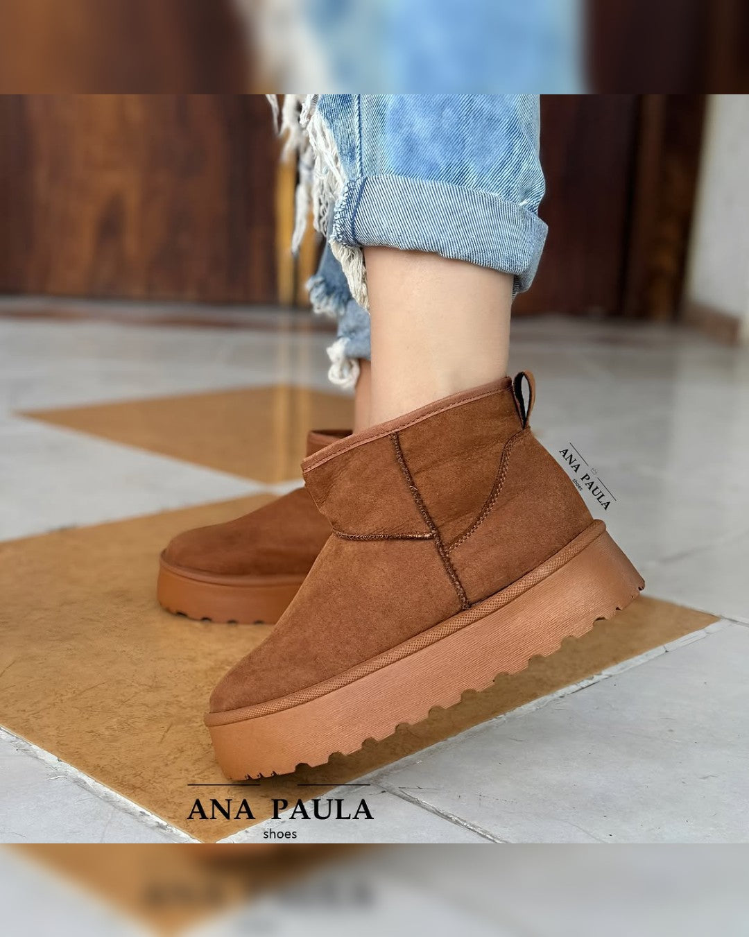 BO-1050 BOTA CAMEL DE GAMUZA CON BORREGO SINTÉTICO POR DENTRO.