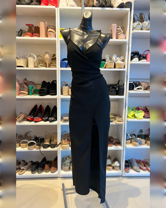 VESTIDO NEGRO LARGO CRUZADO DE TIRANTES CON ABERTURA EN LA PIERNA