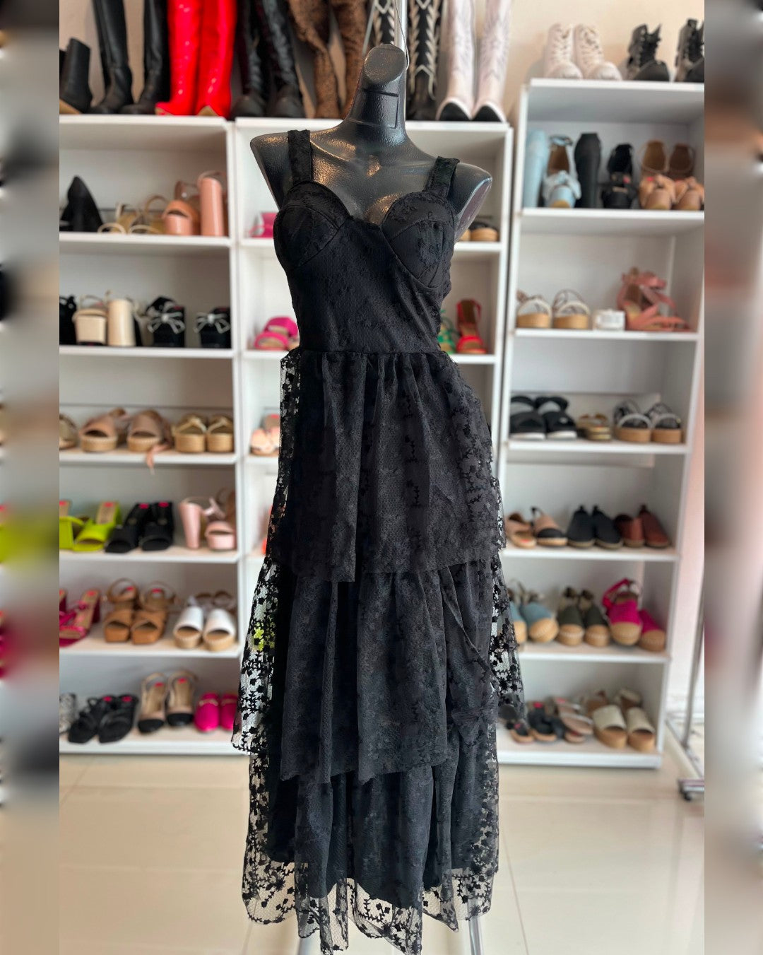 VESTIDO NEGRO DE TULL BORDADO
