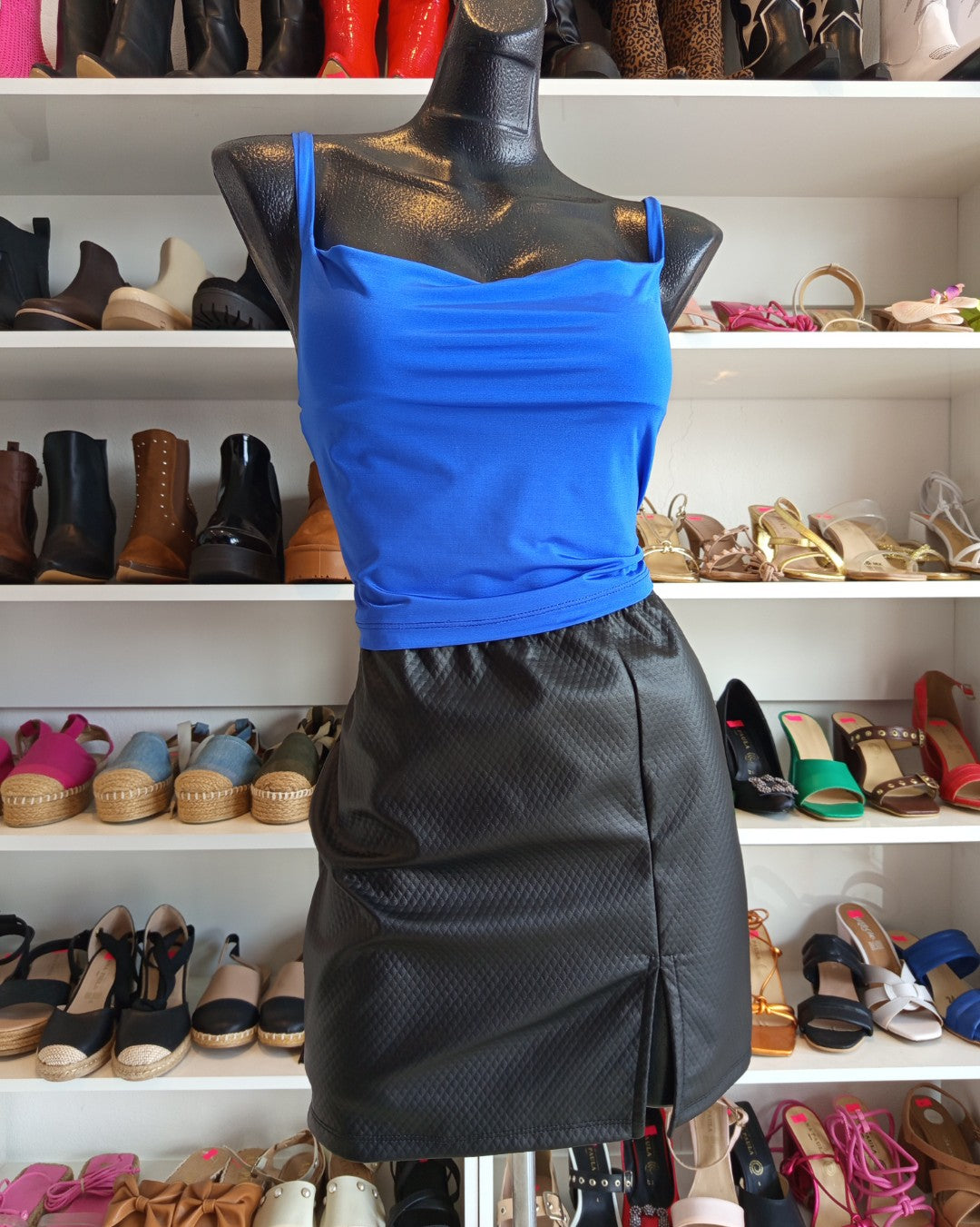 S0196 BLUSA AZUL REY, TIRANTES, ESCOTE DRAPEADO