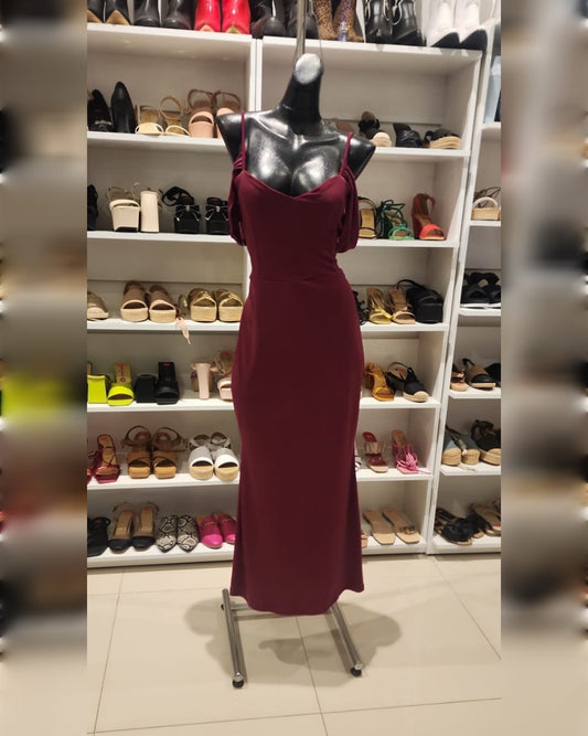 VESTIDO TINTO LARGO DE TIRANTES, CON MANGAS CAÍDAS