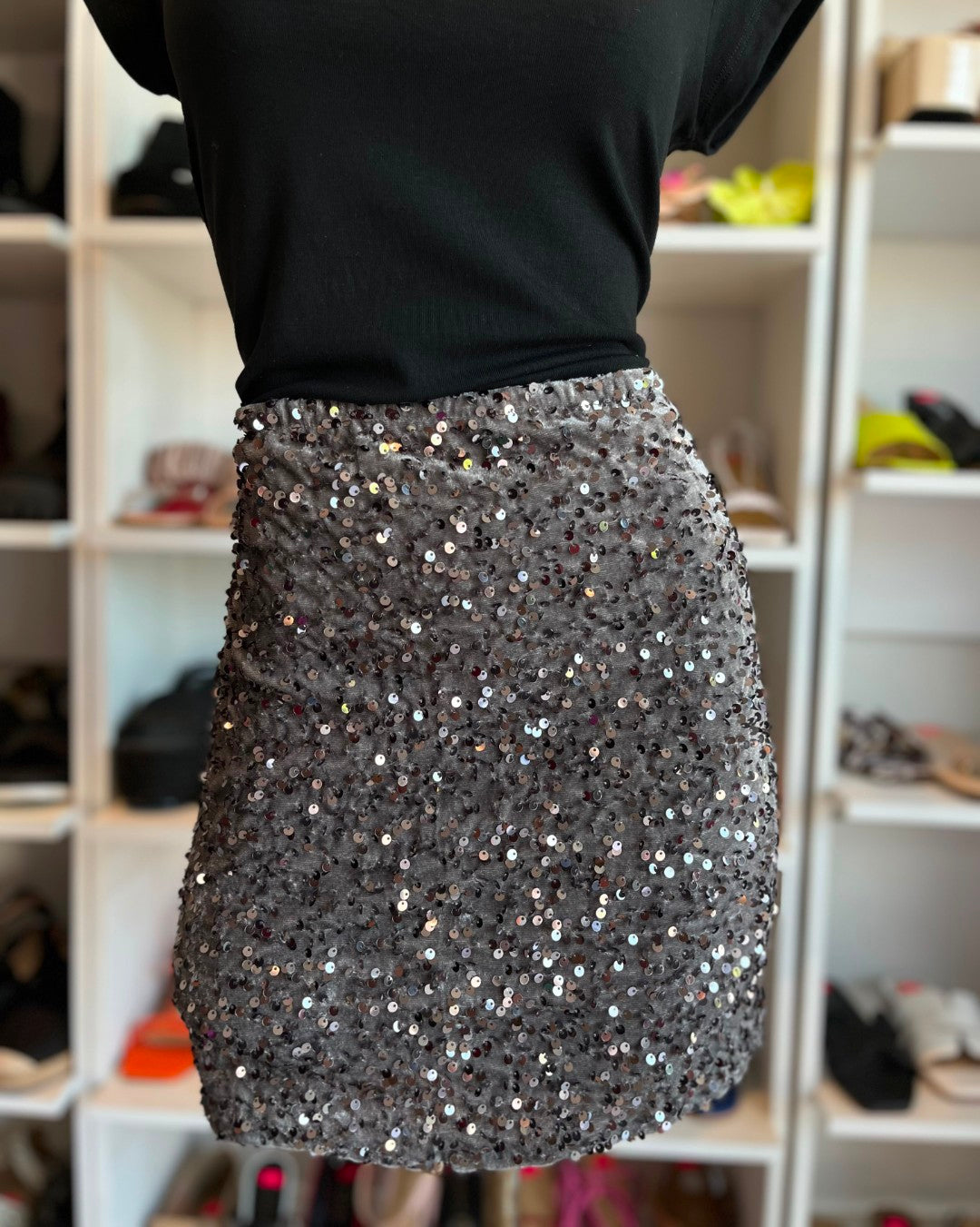 S0126 FALDA DE LENTEJUELAS PLATA CON FONDO DE TERCIOPELO STRETCH